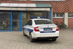 PUCNJAVA U PROKUPLJU! Muškarac pogođen u glavu, traga se za napadačem!