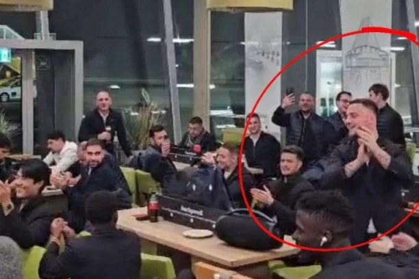 LUDNICA NA AERODROMU! Marko Arnautović u glavnoj ulozi: Pogledajte feštu fudbalera Zvezde!  (VIDEO)