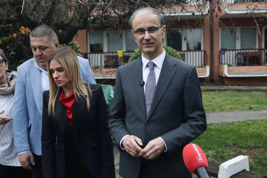 PREMIJER MACUT U POSETI HUMANITARNOJ ORGANIZACIJI SPC: "Ne okretati pogled od najugroženijih..." (FOTO)