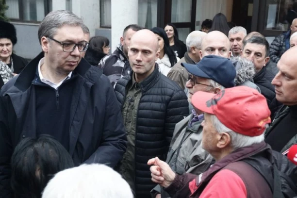 135.000 ZAHTEVA ZA LEGALIZACIJU! Vučić u Gadžinom Hanu razgovara sa građanima o upisu imovine!