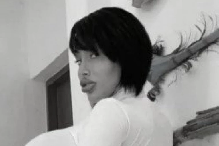 DENIZ SMRTNO STRADALA PADOM SA DEVETOG SPRATA? Beživotno telo silikonske lepotice PRONAŠLO OSOBLJE HOTELA!