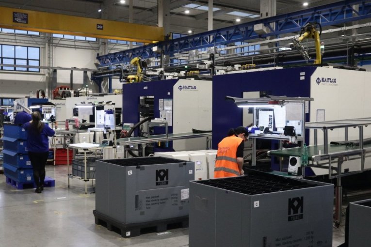 Aleksandar Vučić poseta fabrici Yusei