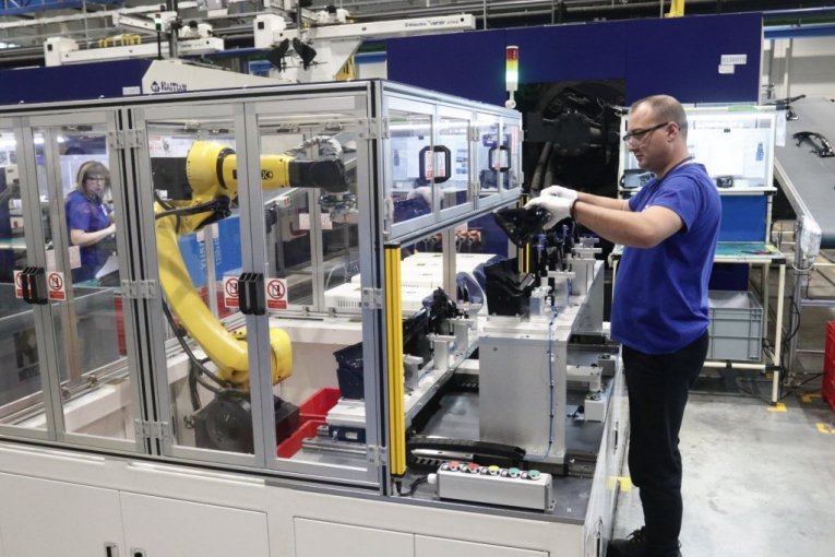 Aleksandar Vučić poseta fabrici Yusei