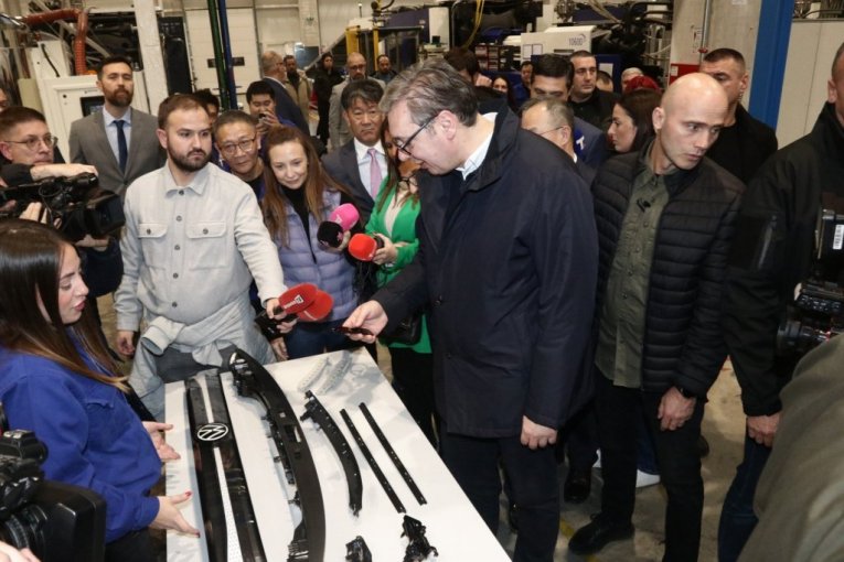 Aleksandar Vučić poseta fabrici Yusei