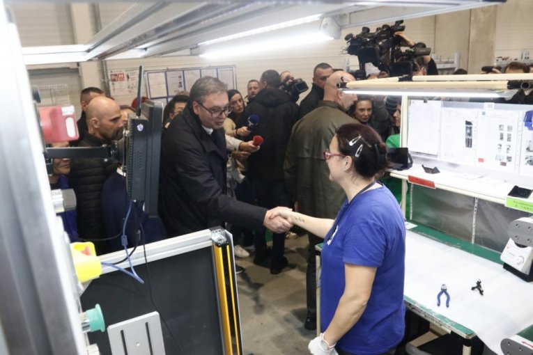 Aleksandar Vučić poseta fabrici Yusei