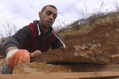 ŽIVOJIN MIŠIĆ JE POTOMAK SLAVNOG SRPSKOG VOJVODE, A U SELU JE POZNAT I JOŠ PO NEČEMU! Radi vrlo nepopularan posao, ali to mnogo voli! (FOTO)