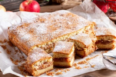 Recept za lenju pitu sa jabukama: Slatkiš sa kojim nikad ne možete da omašite