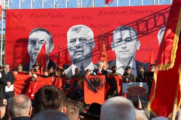 SKANDAL U SKOPLJU! Albanci teroristi okupirali centar grada, sa bine SRBIMA PSOVALI MAJKU!