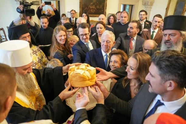 SLAVLJE KOJE JE PRIVUKLO PAŽNJU ŠIRE JAVNOSTI: Krsna slava u kraljevskom domu Karađorđevića (FOTO)