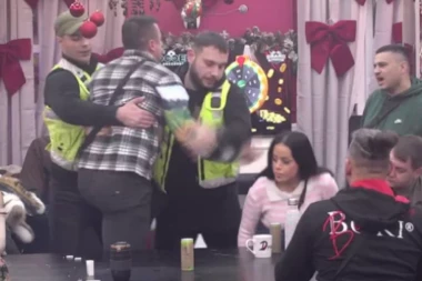 HITAN PREKID PROGRAMA U "ELITI": Brutalna TUČA uživo u emisiji, OBEZBEĐENJE intervenisalo! (FOTO)