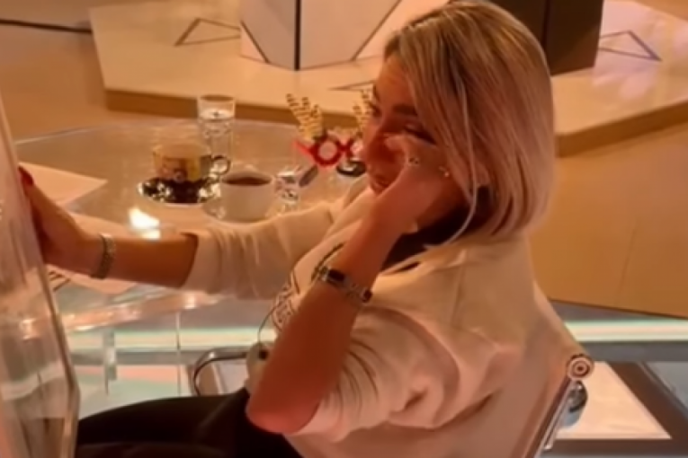 Jovana Jeremić plače
