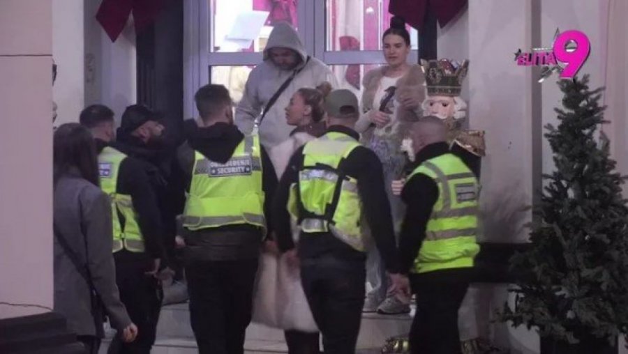 ZVERSKI OKRŠAJ, OBEZBEĐENJE OPKOLILO IMANJE: Pomahnitala Aneli demolirala PAB, pa se zaletela na Luku i Miću!