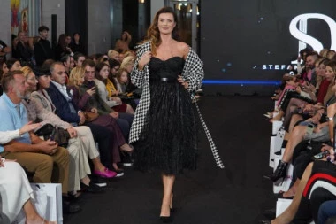 NAŠA NAJZGODNIJA VODITELJKA prošetala kao modnom pistom: Na figuri joj svi zavide, a stajling je čista magija! (FOTO)