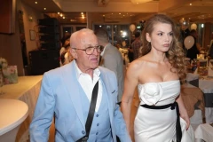 KADA SE POJAVILA, SVIMA POPADALE VILICE! Era Ojdanić slavi unuku punoletstvo, O MISTERIOZNOJ LEPOTICI SVI BRUJE! (GALERIJA, VIDEO)