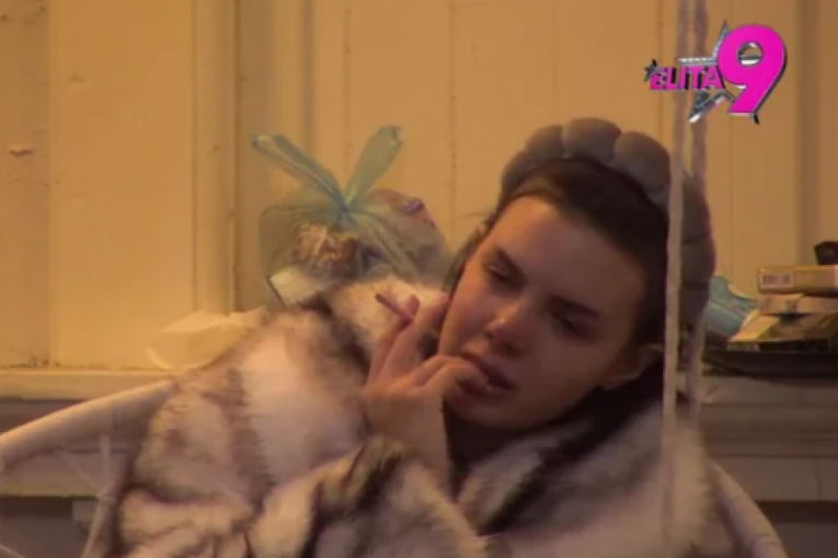 Anita Stanojlović plače dok je Filip Đukić grdi