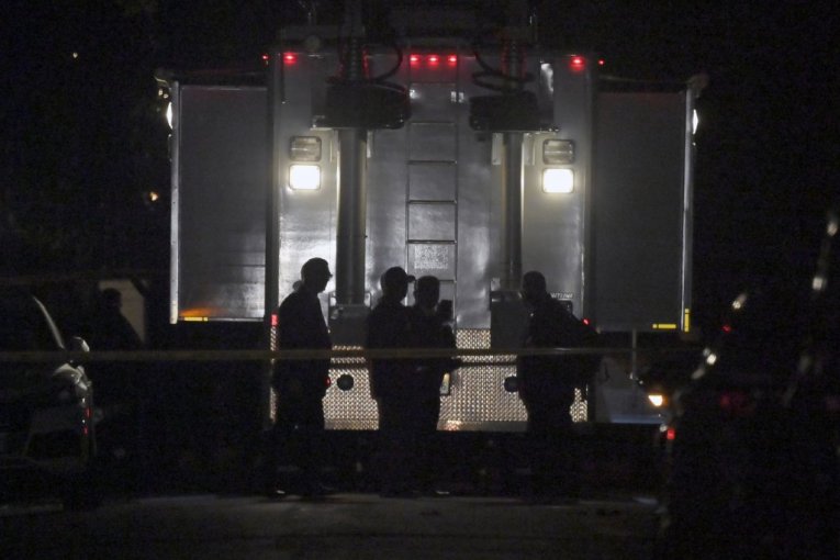 Policija okupirala naselje Roba Rajnera