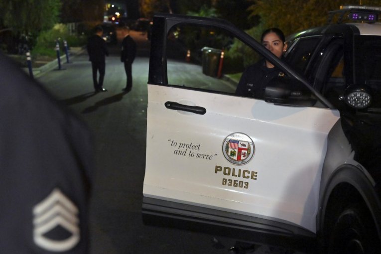 Policija okupirala naselje Roba Rajnera