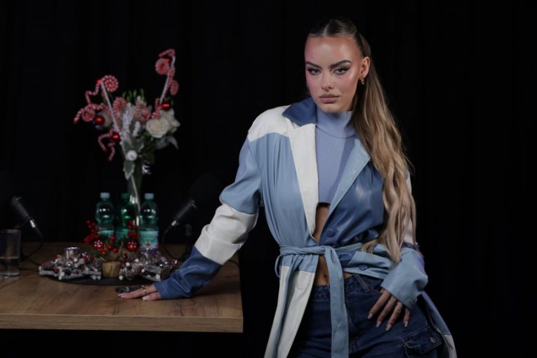 Teodora Popovska - Hotcast