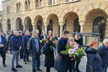 ALEKSANDAR VUČIĆ NA SAHRANI OCA ZVEZDANA TERZIĆA: Predsednik čekao u redu da izjavi saučešće! (VIDEO)