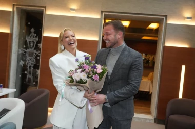 POLJUBIĆU GRADONAČELNIKA U PONOĆ! Nataša Bekvalac spremna za Banjalučanina: Da i meni bolje krene... (VIDEO)