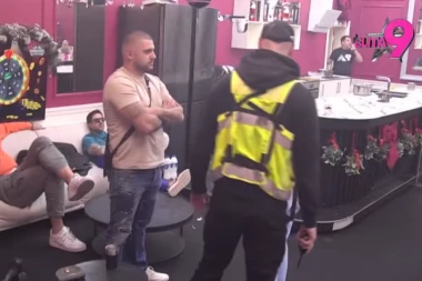 ASMIN PONOVO DIVLJA PO ELITI - Pokazao PRAVO LICE, Stanija ne sme da sazna šta je uradio!