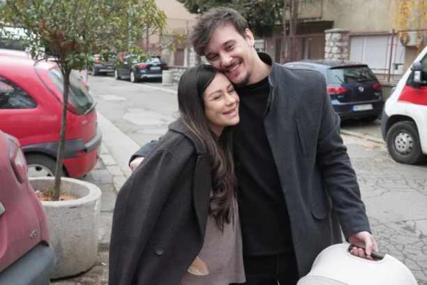 EVO U KAKVOM STANJU SU OPERISANA ALEKSANDRA BURSAĆ I ĆERKA: Stevan Sekulić do detalja opisao porođaj, pevačica se protivila tome!