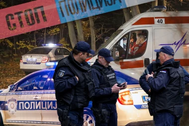 PRVE SLIKE STRAVIČNE NESREĆE NA AUTO-PUTU BEOGRAD-NIŠ! Automobil išao iz Nemačke ka Severnoj Makedoniji! (FOTO)