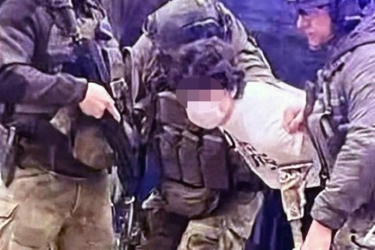 OVO JE DEČAK-UBICA (15), HLADNOKRVNO IZBO DETE U ŠKOLI! Otkriveno ZAŠTO mu je presudio! Natpis na majici napadača LEDI KRV U ŽILAMA (FOTO)