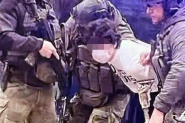 OVO JE DEČAK-UBICA (15), HLADNOKRVNO IZBO DETE U ŠKOLI! Otkriveno ZAŠTO mu je presudio! Natpis na majici napadača LEDI KRV U ŽILAMA (FOTO)