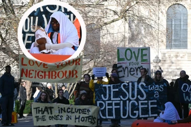 HRISTA PRIKAZALI KAO MIGRANTA: Pred Božić u Londonu iskoristili Isusa kao sredstvo političkog obračuna