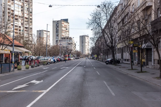 DA LI JE OVO NAJJAČA PORUKA U ISTORIJI ZEMUNA? Isplivala slika koja je razbesnela Beograđane! Zar je moguće da još uvek OVO RADIMO?! (FOTO)