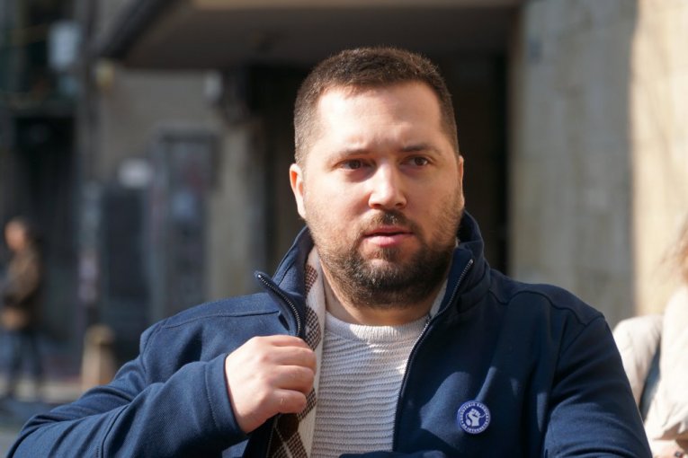 БЛОКАДНИКИ РУХНУЛИ ПОСЛЕ ВЕЛИКОЛЕПНОГО МИТИНГА В БЕЛГРАДЕ: Начали ссориться между собой, Погачар пришел в ярость в Нови-Саде (ВИДЕО)