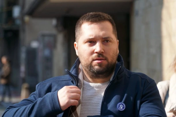 BLOKADERI PUKLI POSLE VELIČANSTVENOG SKUPA U BEOGRADU: Počeli da se svađaju između sebe, Pogačaru pao mrak na oči u Novom Sadu (VIDEO)