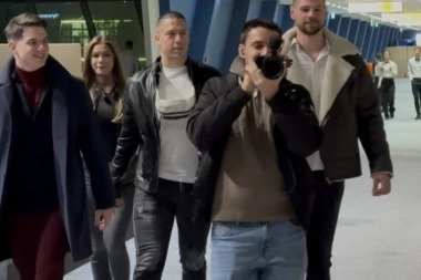 BAKA PRASE SA DEVOJKOM POBEGAO SA KONCERTA SAŠE KOVAČEVIĆA: Odlučio da je zaprosi, a onda je sve pošlo po zlu! (VIDEO)