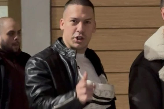 KO JE MISTERIOZNI PINKI KOJI ČUVA BAKU PRASETA?! Šurovao je za UBIJENIM vođom NAVIJAČA, pojavila se ŠOK-FOTKA koja sve dokazuje!