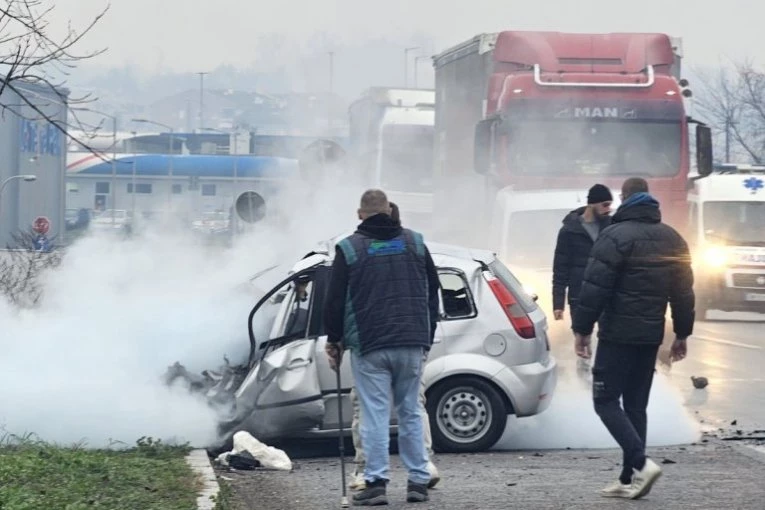 SMRT NA PUTU KUĆI! Identifikovani stradali u udesu kod Umčara - automobil sleteo sa kolovoza