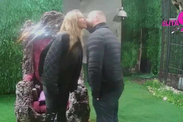 Ljubav i rat Aneli i Asmina