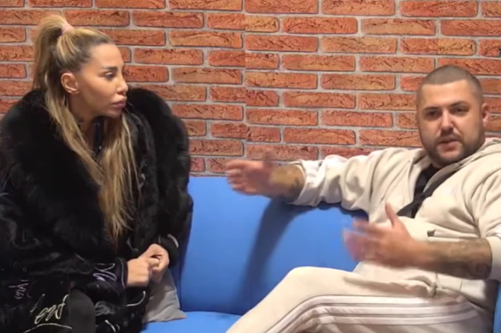 ANELI NE SLUTI ŠTA JOJ SE SPREMA! Porodica Asmina Durdžića stigla na Pink - Minka, Mevlida i Mustafa nikad BRUTALNIJI! (VIDEO)