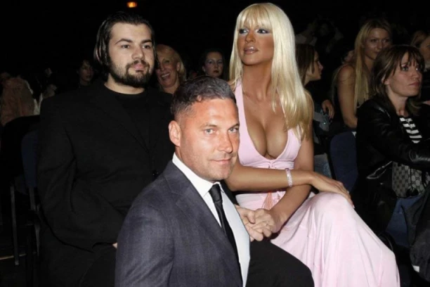 PRVI I DRUGI MUŽ JELENE KARLEUŠE OČI U OČI! Šok-pojavljivanje Bojana Karića i Duška Tošića - sinoć ih je RANGIRALA, a danas na istom mestu!