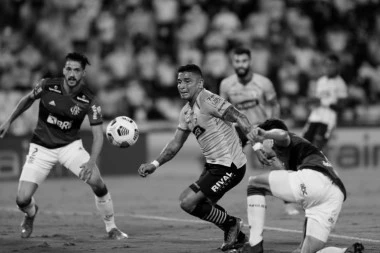 UBIJEN FUDBALER BARSELONE: Napadači pucali na njega, majku i ženu