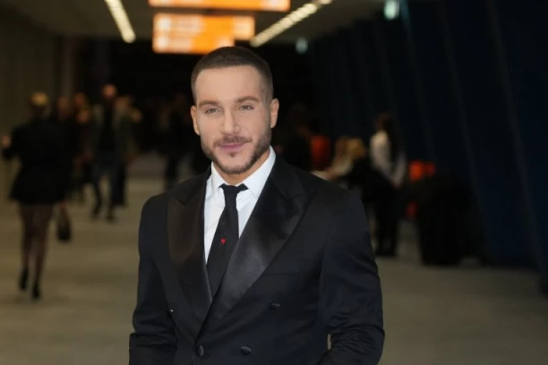 SAŠI KOVAČEVIĆU BIVŠA DOŠLA NA KONCERT! Pojavila se pred njegovom VERENICOM, ovako je reagovao!