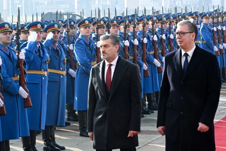 SVEČANI DOČEK ISPRED PALATE SRBIJA: Crveni tepih, himna i garda - Vučić dočekao predsednika Gruzije