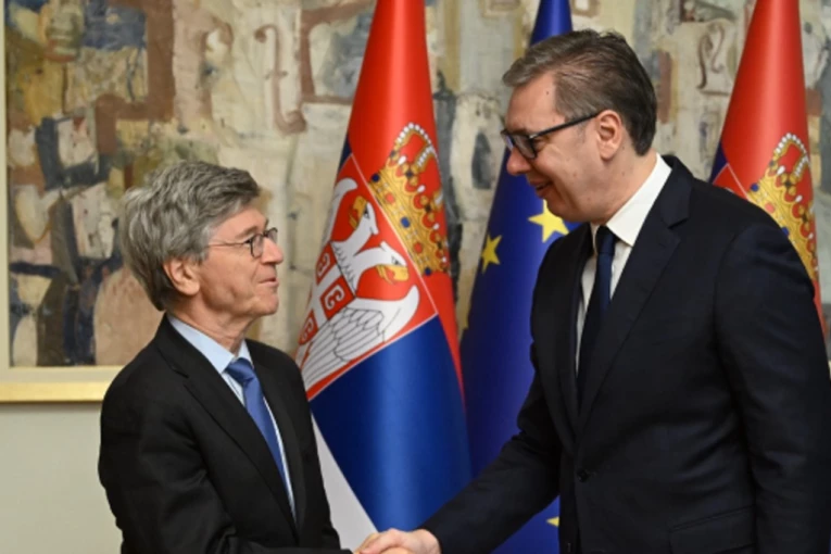 "JEDAN OD NAJVEĆIH EKONOMISTA NAŠEG DOBA, NAUČIO SAM MNOGO" Vučić nakon sastanka sa Džefrijem Saksom!