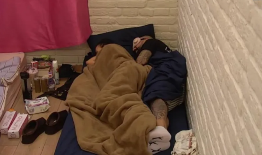 MAJKA LUKE VUJOVIĆA GLEDALA ŠOK-SCENE SA ANITOM! Dok oni bruje o FETIŠIMA, Biljana im predviđa KRAJ - žali za Aneli!