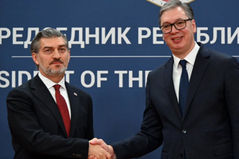 "JEDAN OD NAJVEĆIH EKONOMISTA NAŠEG DOBA, NAUČIO SAM MNOGO": Vučić nakon sastanka sa Džefrijem Saksom!