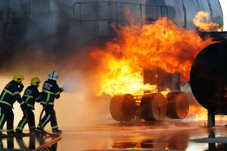 SRUŠILA SE "CESNA" POZNATOG VOZAČA TRKA?! Jezivi snimci tragedije u Severnoj Karolini! STRAHUJE SE DA NEMA PREŽIVELIH! MEĐU MRTVIMA I DECA? (FOTO, VIDEO)