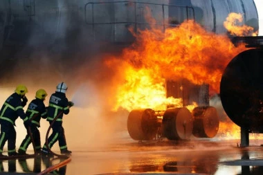 SRUŠILA SE CESNA POZNATOG VOZAČA TRKA?! Jezivi snimci tragedije u Severnoj Karolini! STRAHUJE SE DA NEMA PREŽIVELIH! MEĐU MRTVIMA I DECA? (FOTO, VIDEO)