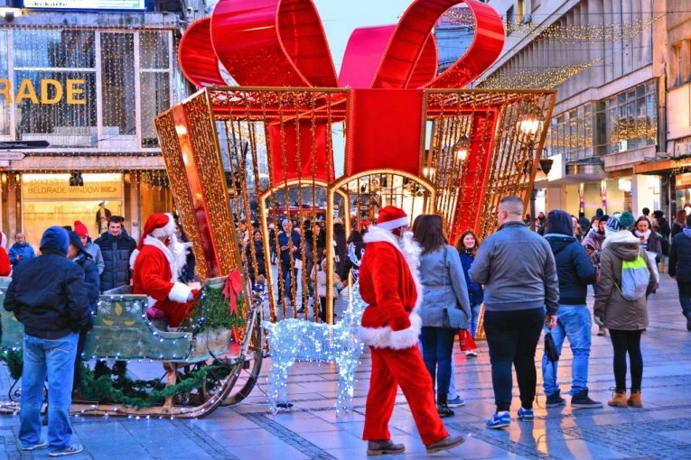PAPRENE CENE ZA NOVU GODINU: Iznajmljivanje Deda Mraza skuplje od letovanja! Za par minuta uzmu 17.500 dinara, a evo šta roditelji MORAJU dodatno da urade!