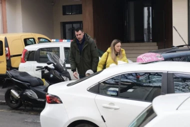 EKSKLUZIVNO! PRVA IZJAVA MILKA BJELICE ZA REPUBLIKU! Supruga i košarkaš ispred lifta u kome je automobil još uvek PRIGNJEČEN! (FOTO)
