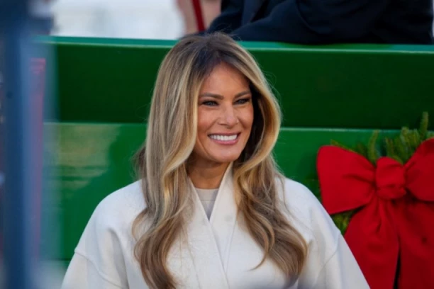 Intima MELANIJE TRAMP izašla na videlo: Hladnim tonom iz zlatnog kupatila sledila Trampa - jedan poziv sve otkrio (FOTO)